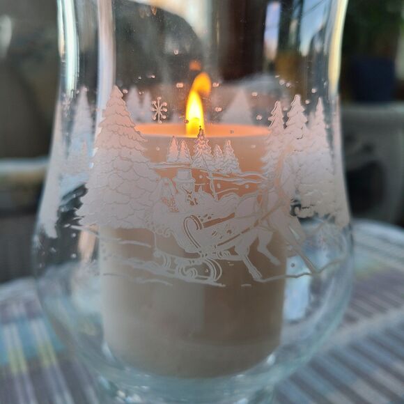 Vintage Avon President's Club 1996 Luminarc Glass Hurricane Lamp Sleigh Ride - Picture 3 of 10